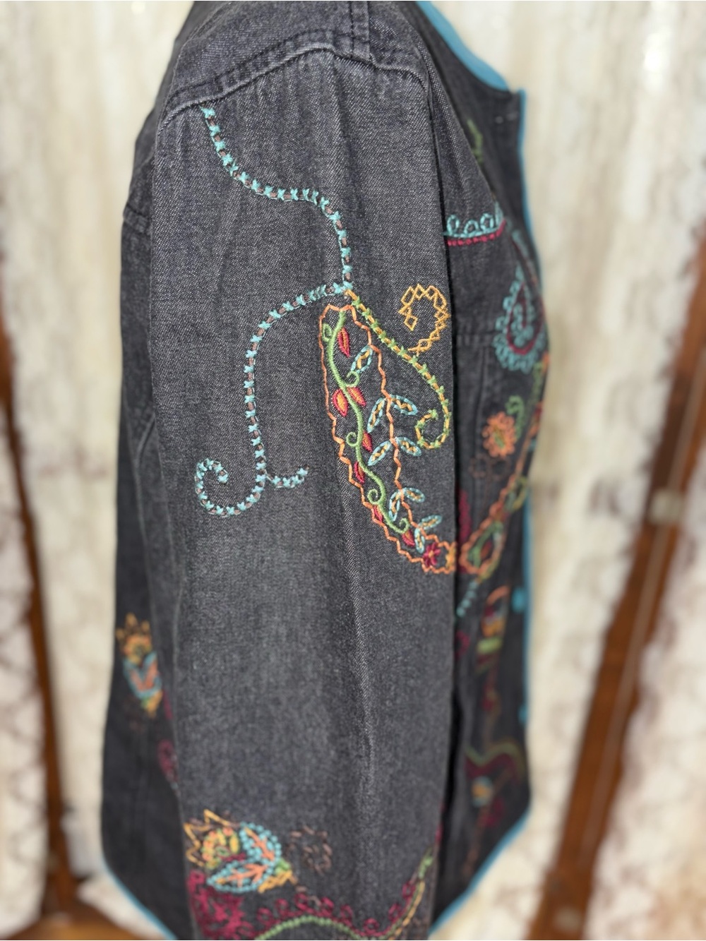 Super Cool Denim & Co Embroidered Denim Jacket - Picture 4 of 7